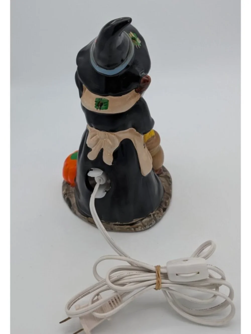 Vintage Witch Halloween Electric Light Stirring Cauldron  decor
